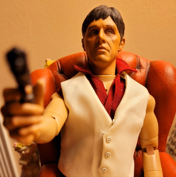 Al Pacino "Scarface" custome action figure plus blench, sorry no fur jacket. - Picture 2 of 6